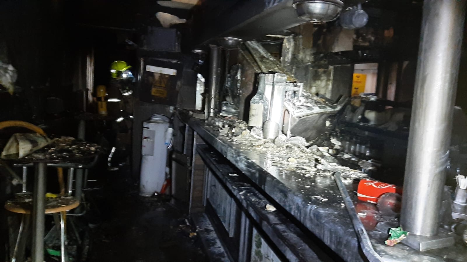 El incendio en el restaurante La Marina de Cáceres, en imágenes