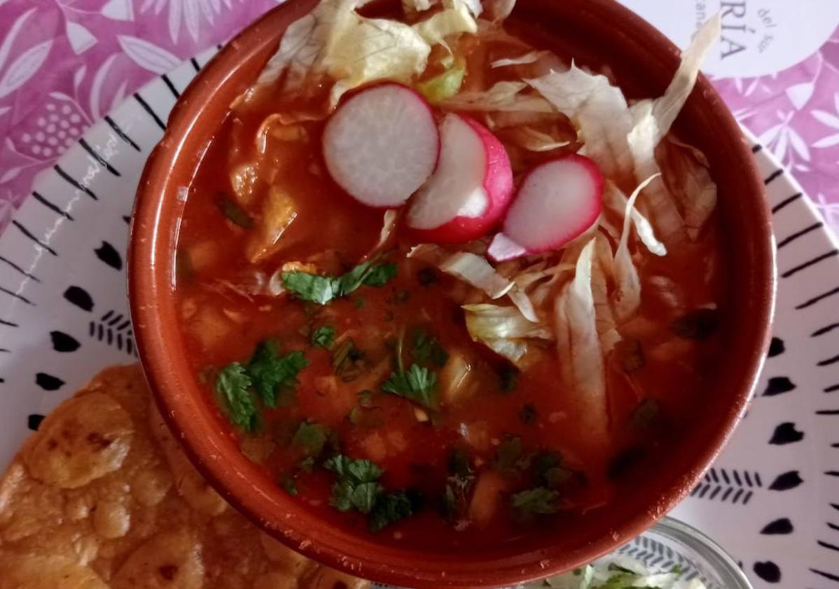 Imagen principal - Pozole, tamal y mariachis del Sur, diversión asegurada.