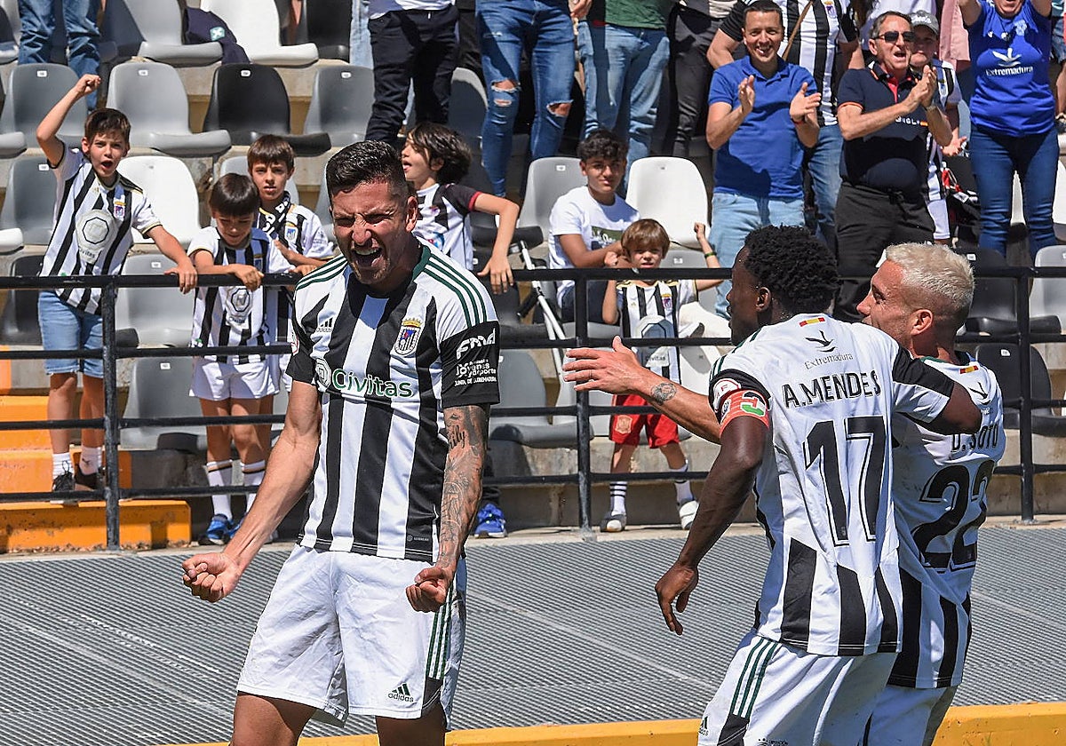 Insúa Deportiva SL representa al excentral blanquinegro Mariano Gómez.