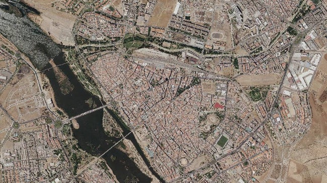 Imagen después - Así han cambiado las principales ciudades de Extremadura vistas desde el aire