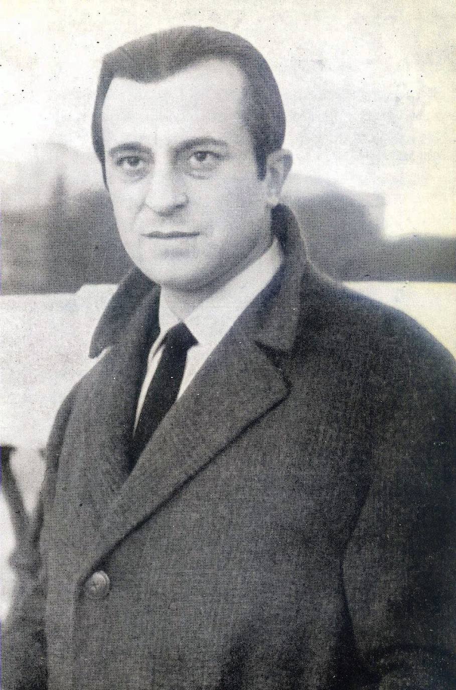 Imagen de joven de José Agustín Goytisolo (1928-1999).Es el hermano mayor de los escritores Juan Goytisolo (1931-2017) y Luis Goytisolo (nacido en 1935).