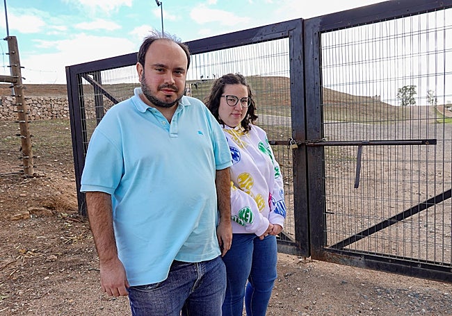 Jorge Martín y Maríángeles Carrinche llegaron desde Mérida para ver el Fuerte de San Cristóbal, pero estaba cerrado.