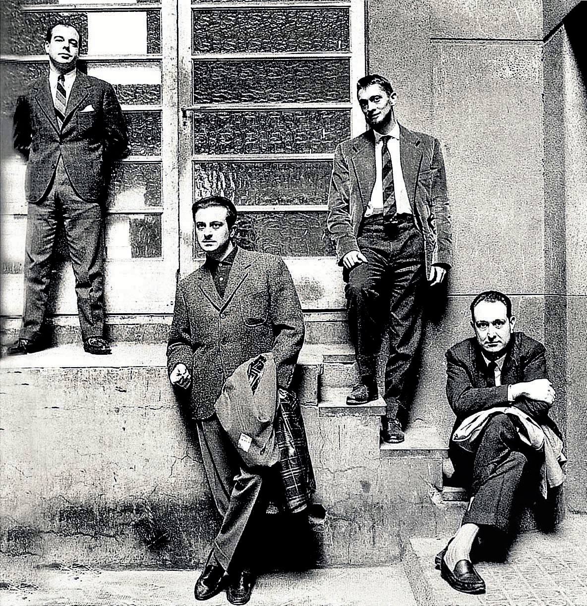 Foto de los años 60. En la imagen, de izquierda a derecha: Gil de Biedma, Goytisolo, Carlos Barral y José María Castellet.