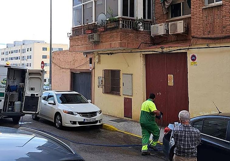 El cuerpo fue hallado sin vida en un vial lateral de Cardenal Cisneros, en la barriada de San Fernando.