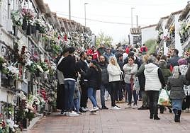 Día de Todos los Santos en los cementerios extremeños