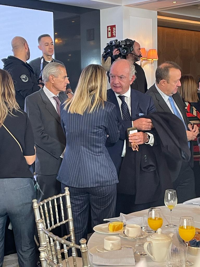 Asistentes al desayuno de María Guardiola en Madrid