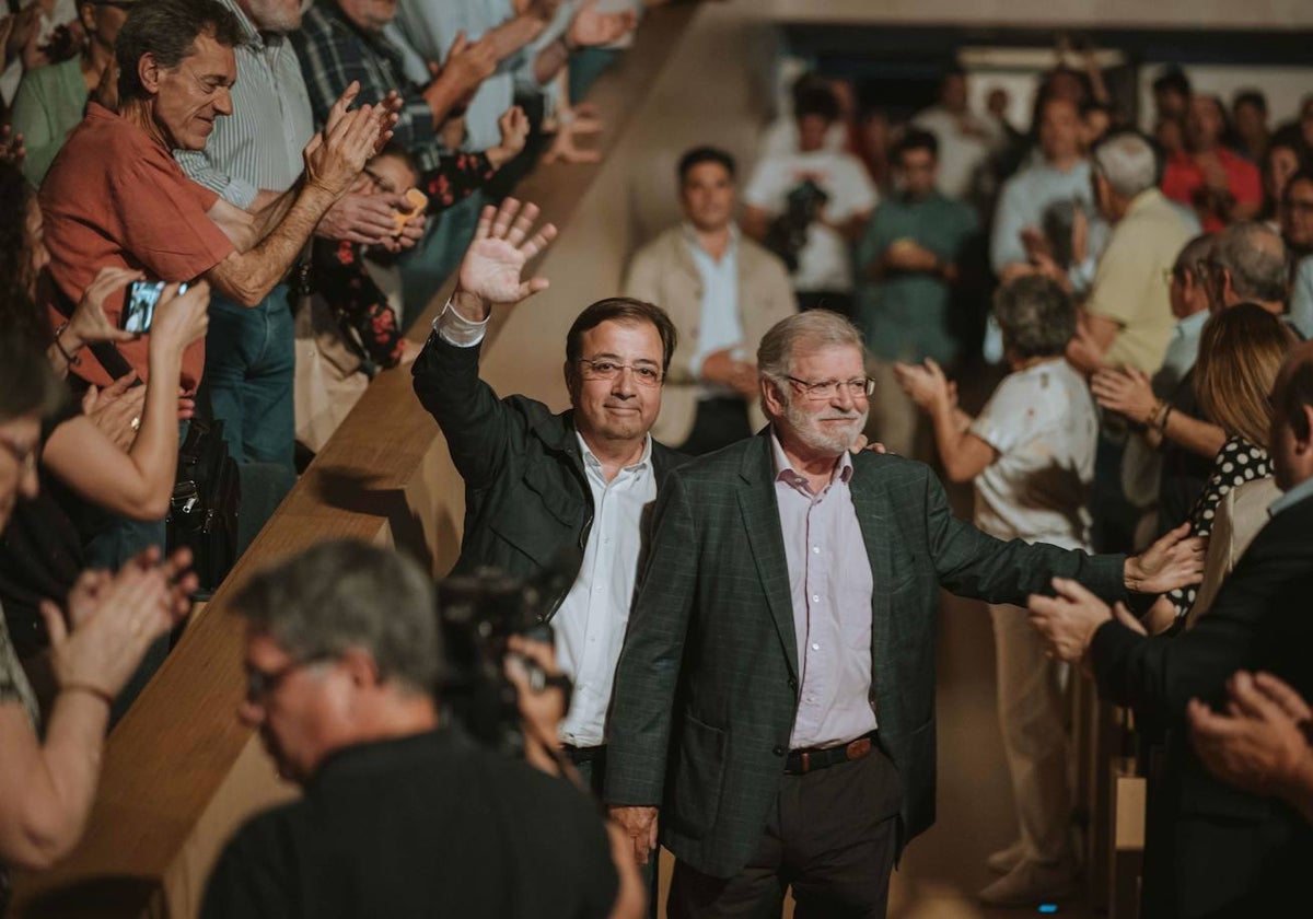 Fernández Vara y Rodríguez Ibarra, en un acto con militantes el pasado mayo.