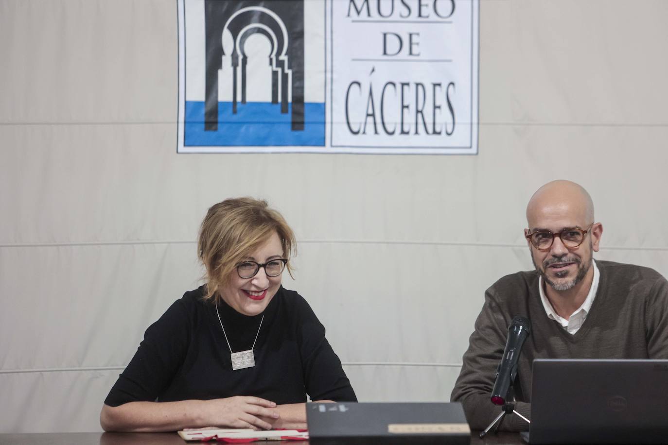 La artista Lourdes Murillo mostró en el Museo de Cáceres su proyecto '14 cosas'. 