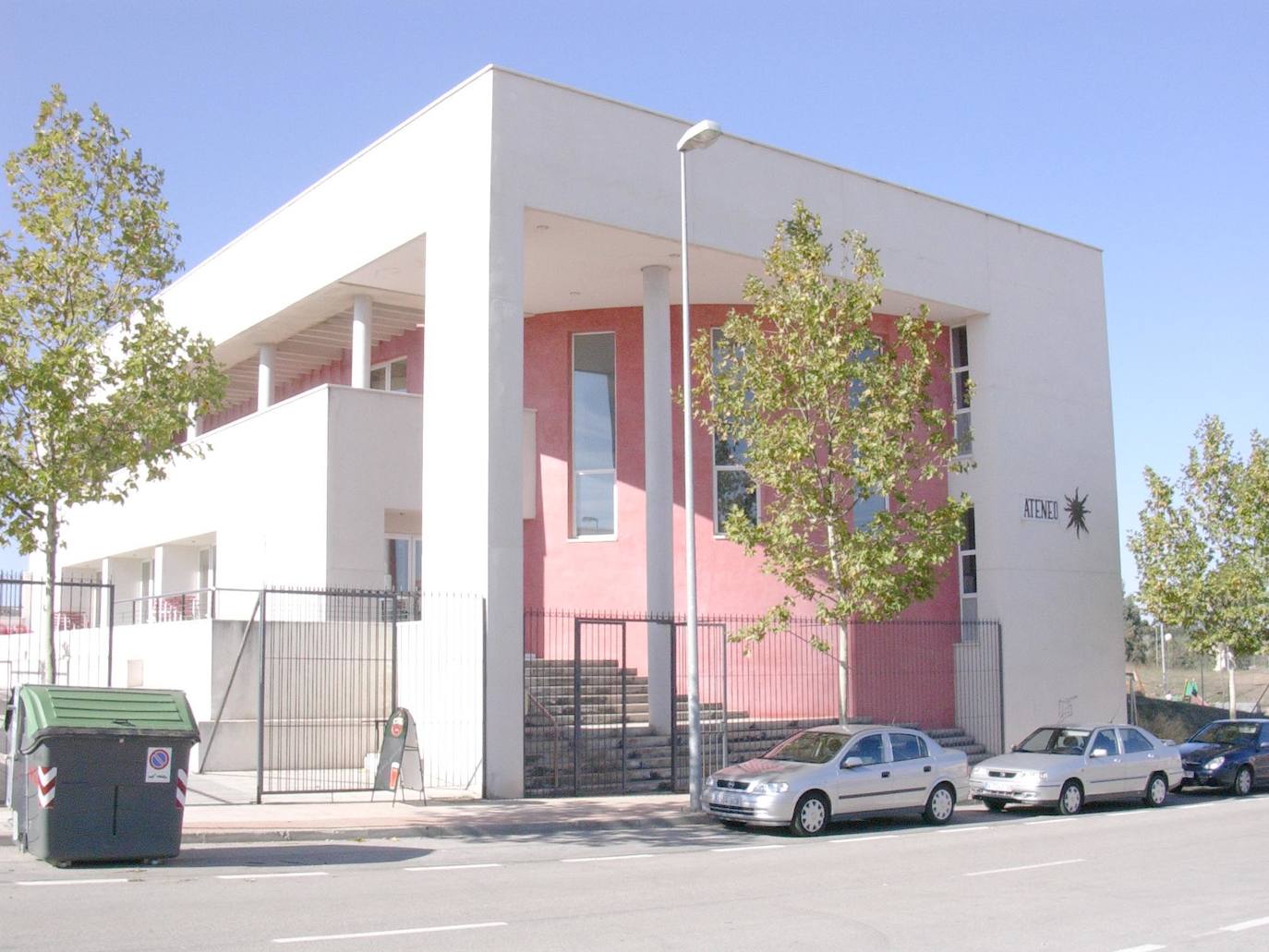 La sede del Ateneo en el año 2004, en la calle San Petersburgo de Nuevo Cáceres.