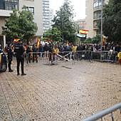 Concentración en la Plaza de Noruega de Cáceres, donde se ubica la sede del PSOE, cita convocada por Vox