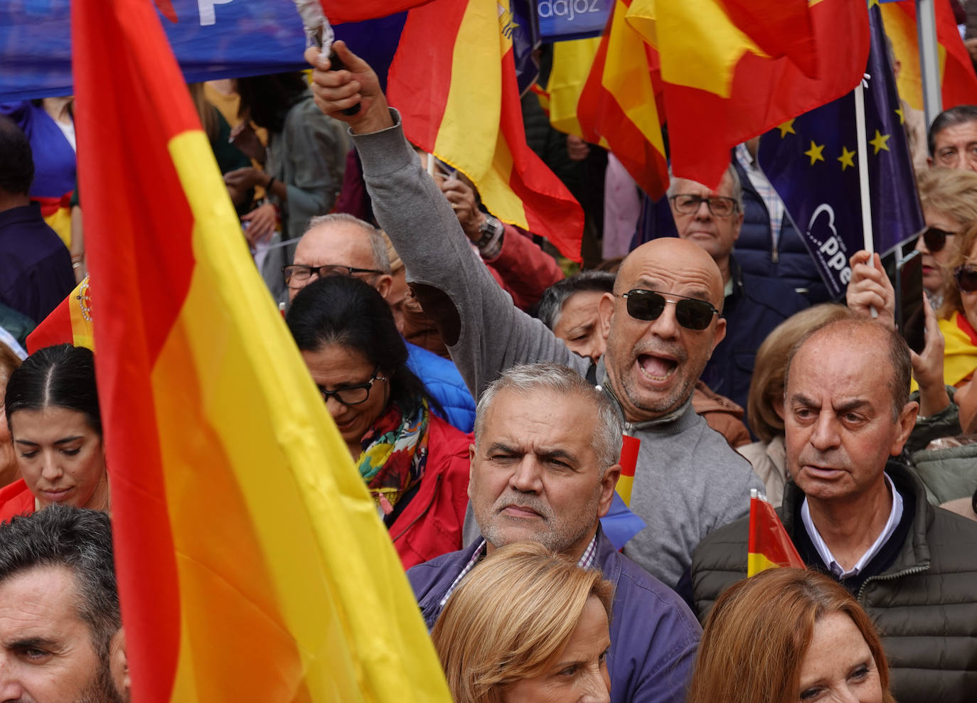 Gran afluencia en la manifestación del PP contra la amnistía en Badajoz