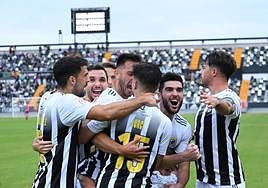 Celebración del primer gol del Badajoz.
