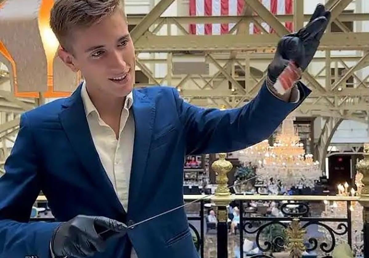 El extremeño Daniel Acedo triunfa en EE UU como cortador de jamón con el chef José Andrés