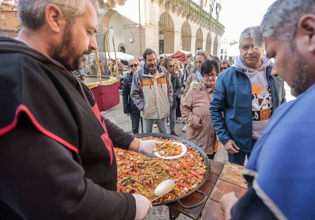 El domingo se repartirán migas gratis en el Foro de los Balbos a las doce y media de la mañana.