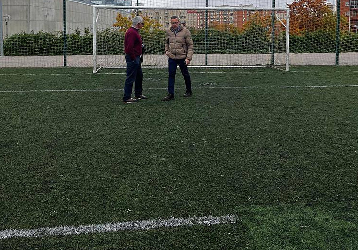 Arreglarán de urgencia el campo de fútbol 7 de Nuevo Cáceres tras lesionarse varios deportistas