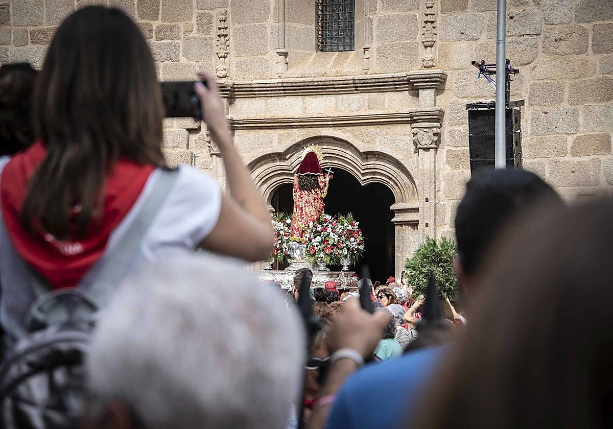 Procesión de octubre de los peregrinos de Totana con su Santa Eulalia.