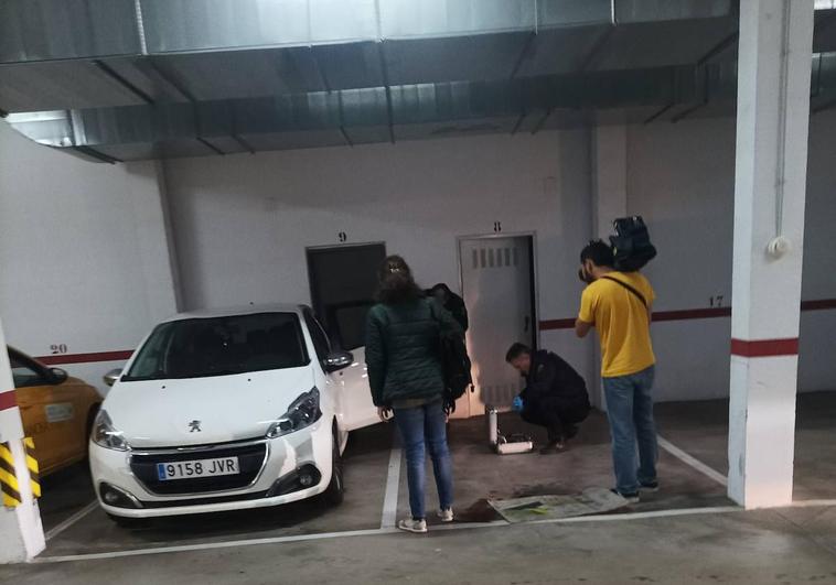 Roban un coche y desvalijan 18 trasteros de un garaje en Mérida
