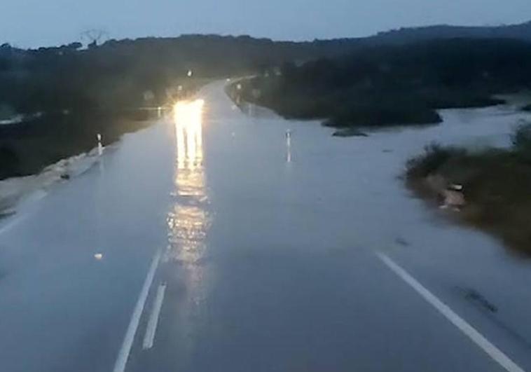El temporal deja 108.6 litros en Madrigal, saltos de agua en La Raya y una racha de 100 km/h en Los Ibores