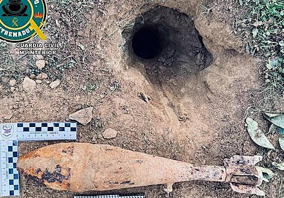 Imagen del proyectil hallado en una finca de Campanario.