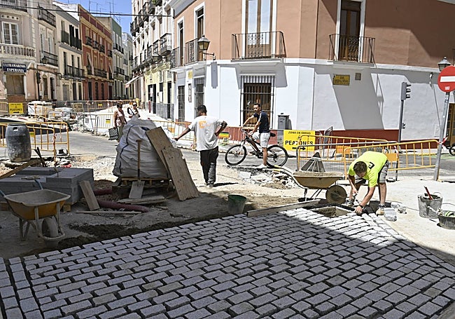 Obras de plataforma única en la calle Santa Lucía en agosto de 2022.