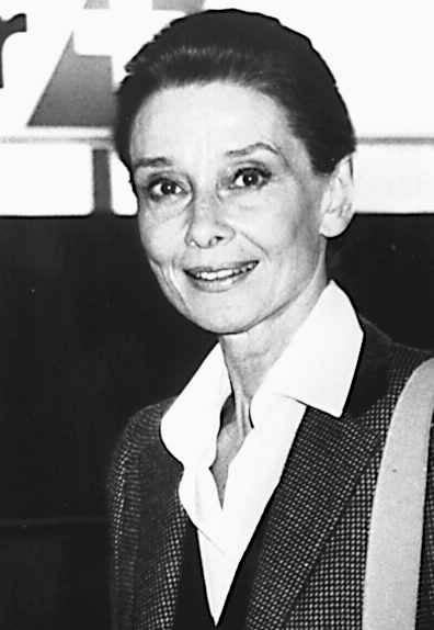 Durante toda su edad adulta el peso de Audrey Hepburn, que tenía una estatura de 1,70 metros, rondó los 49 kilos. Fumaba mucho y todas las noches tomaba chocolate y una copa de whisky o bourdon.