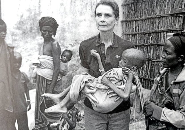 En sus últimos años trabajó de manera desinteresada para Unicef. En septiembre de 1992, ya desahuciada por el cáncer que tenía, hizo su último viaje a Somalia para visibilizar la muerte injusta de miles de niños por hambre. Falleció tres meses después, con 63 años.