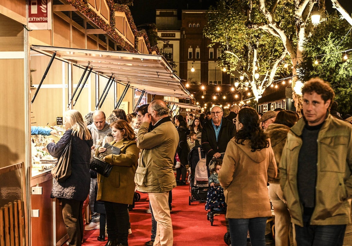 Badajoz inaugura diciembre en el mercado navideño de San Francisco