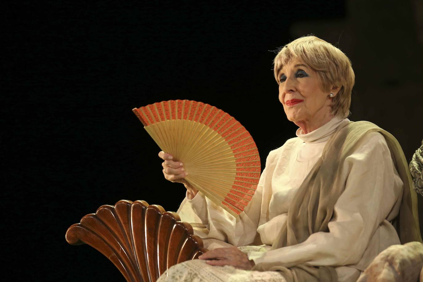 La última presencia de la veterana actriz sobre el escenario emeritense tuvo lugar en 2019, como narradora de la 'Metamorfosis'. 