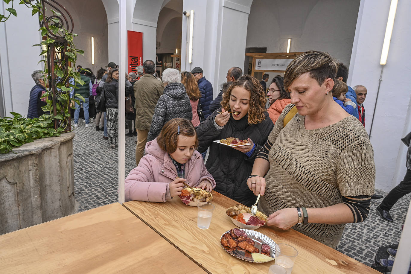 Solidaridad a golpe de migas
