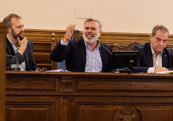 Fernando Pizarro, en la sesión plenaria del Ayuntamiento de Plasencia este lunes.