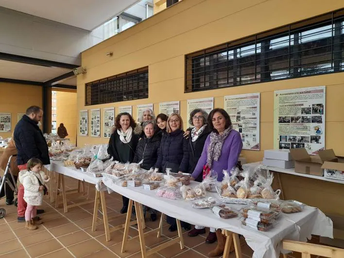 La parroquia Virgen de Guadalupe recauda 2.000 euros para una escuela con sus dulces solidarios