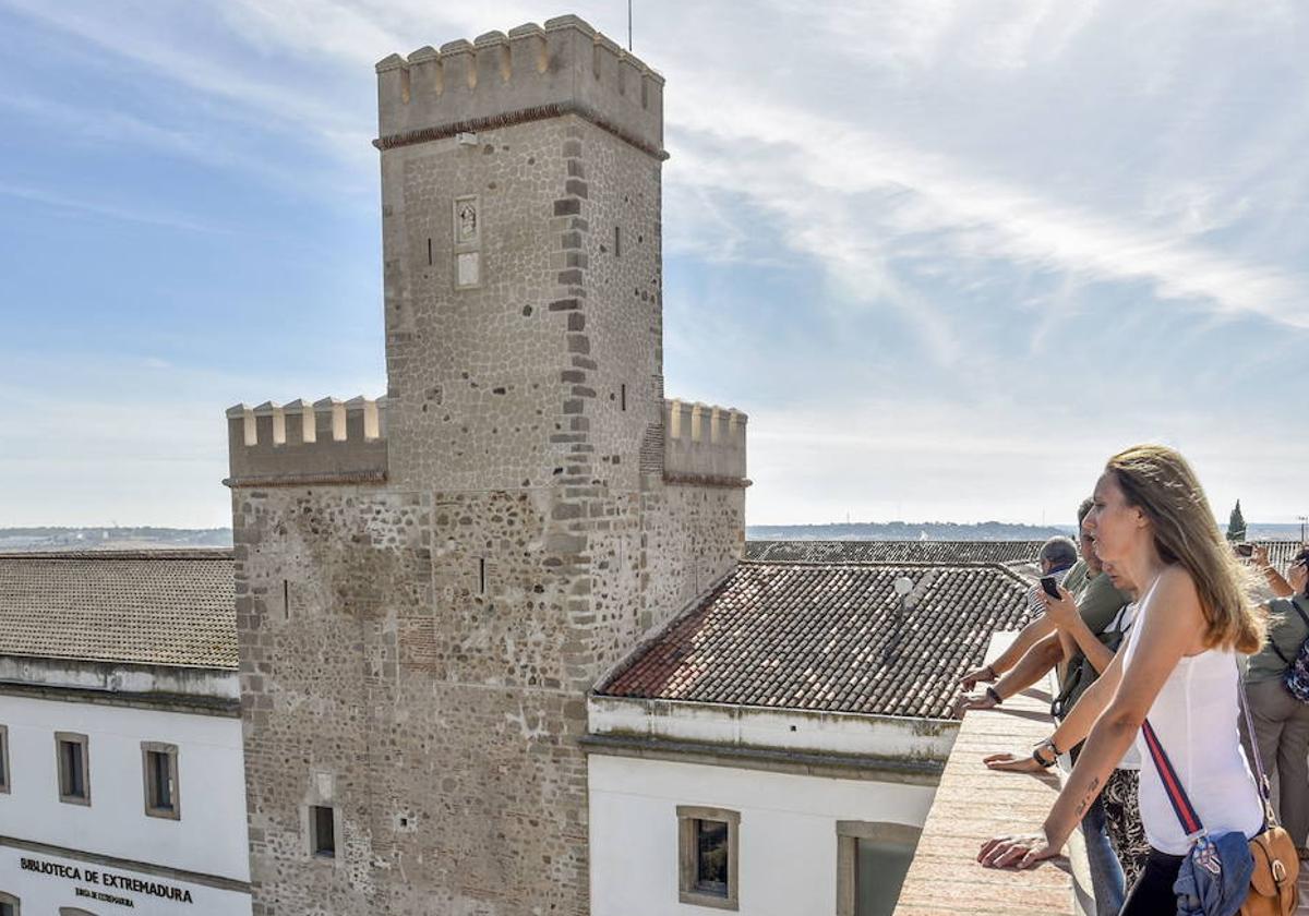 Torre de Santa María, vista desde la Torre de los Acevedo.