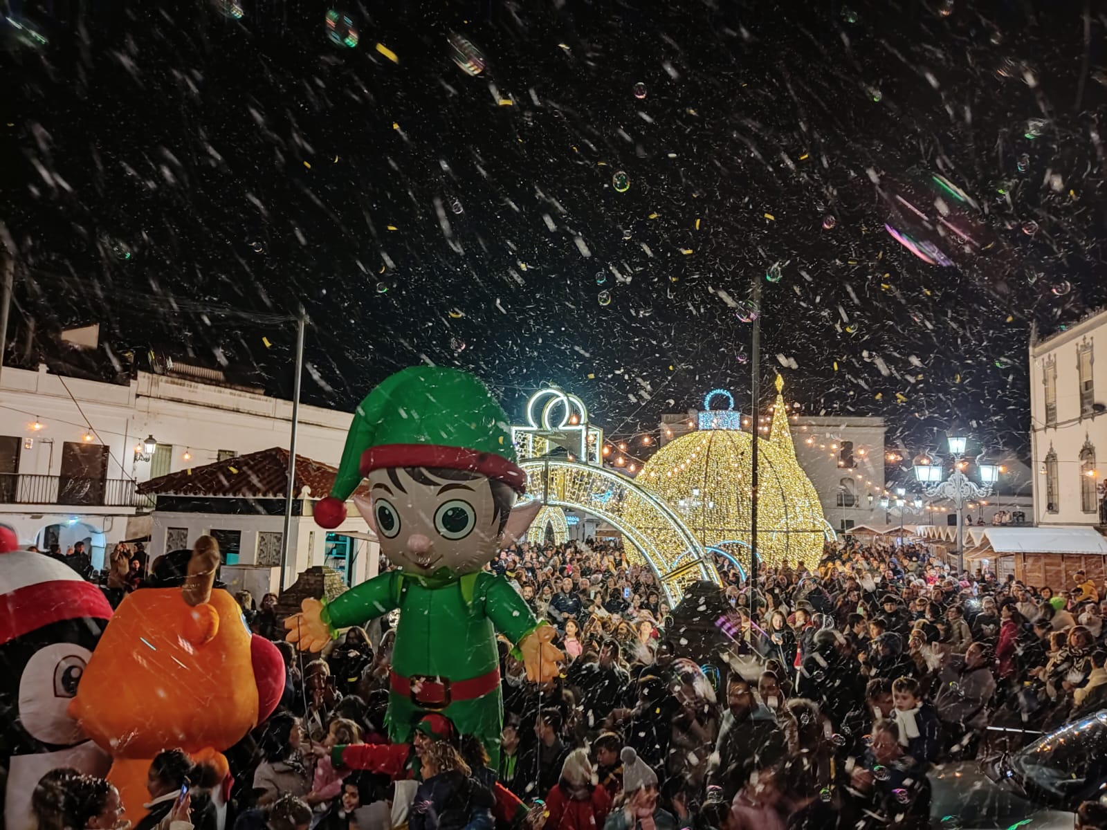 Masivo encendido del alumbrado navideño en Fregenal