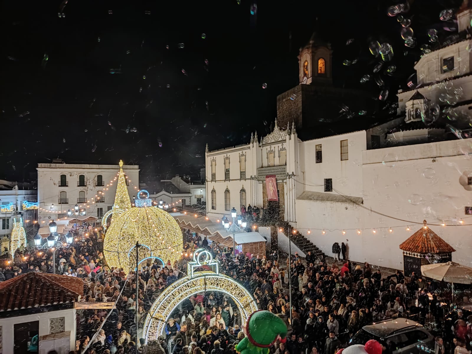 Masivo encendido del alumbrado navideño en Fregenal