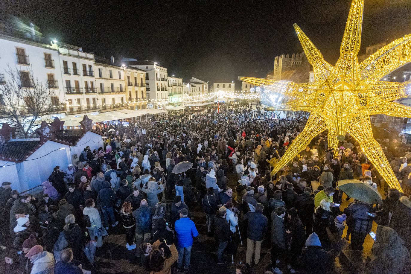 Encendido navideño en la Plaza Mayor de Cáceres.