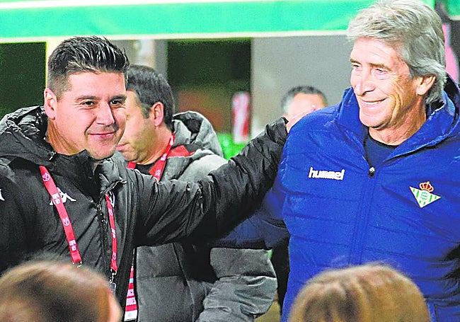 Saludo inicial entre José González 'Gus' y Manuel Pellegrini