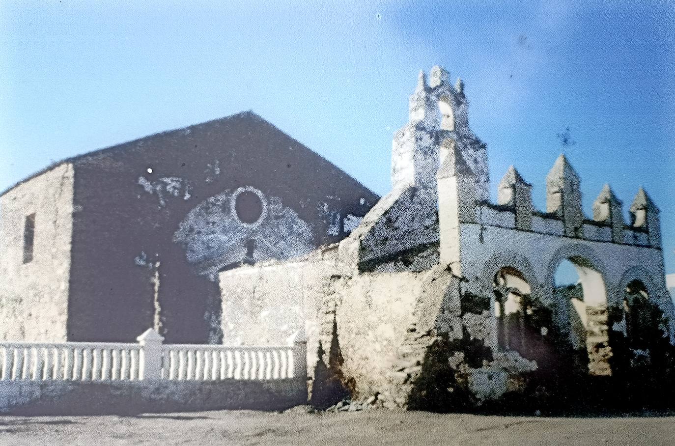 La ermita de Santa Marta de Magasca antes de su polémica restauración en 1993.