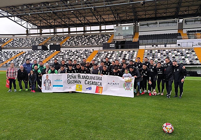 Con la peña y la plantila.