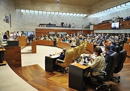 Hemiciclo de la Asamblea de Extremadura durante la sesión del 26 octubre.