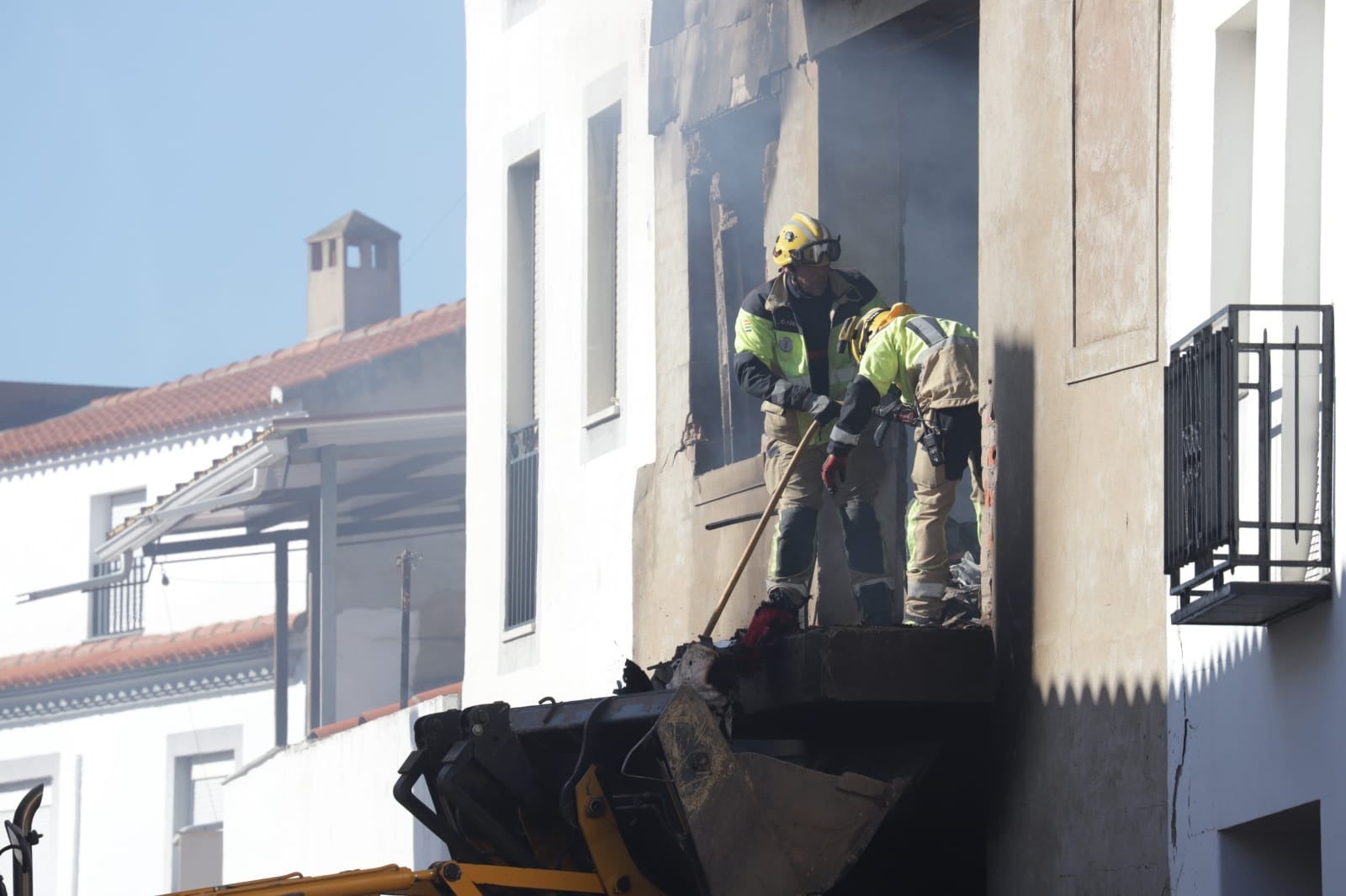 Segundo día de búsqueda en la casa incendiada en Zalamea