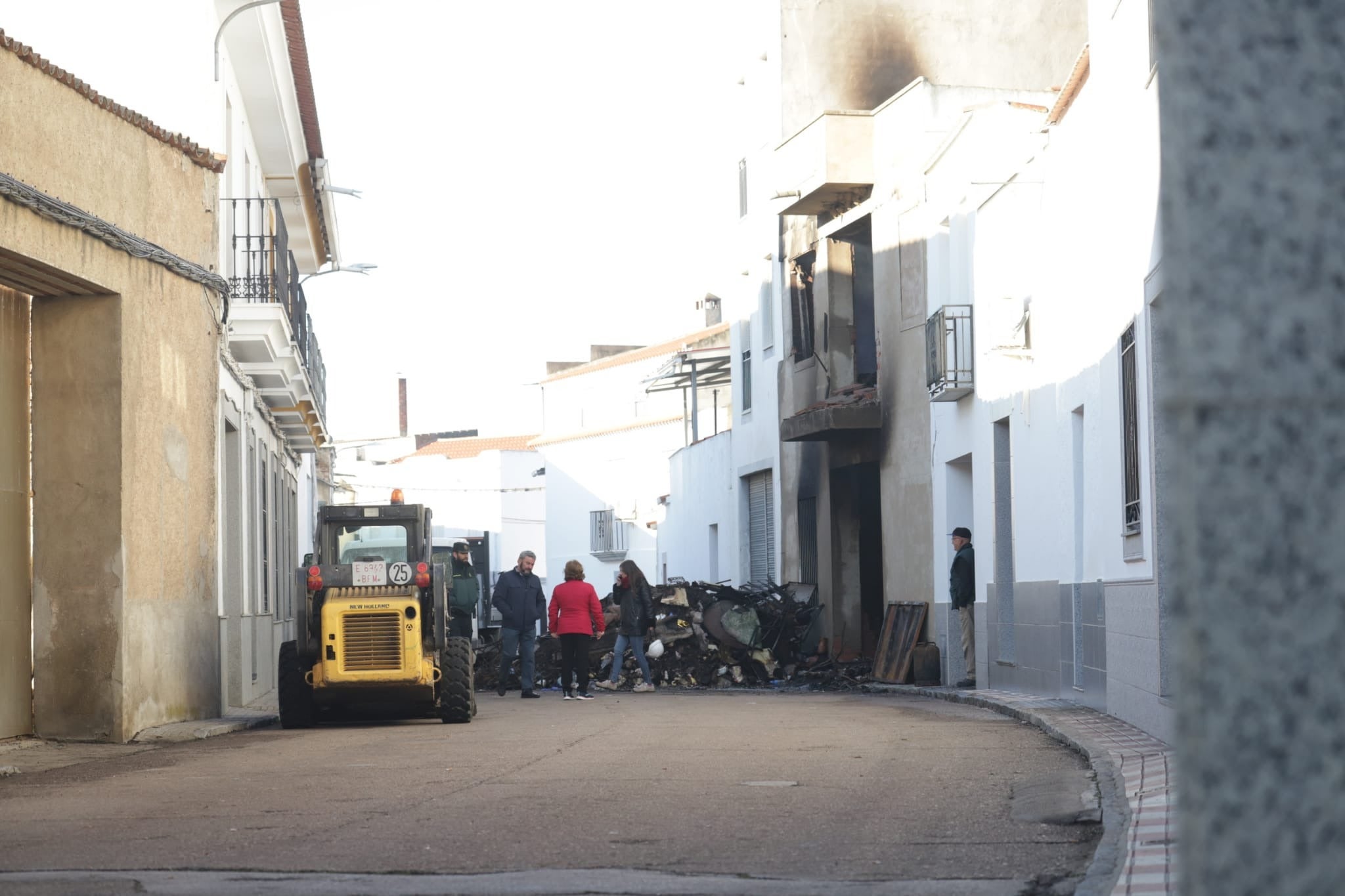 Segundo día de búsqueda en la casa incendiada en Zalamea