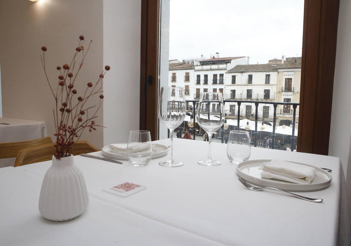 Vistas a la Plaza Mayor desde uno de los salones del restaurante 'Miga'.