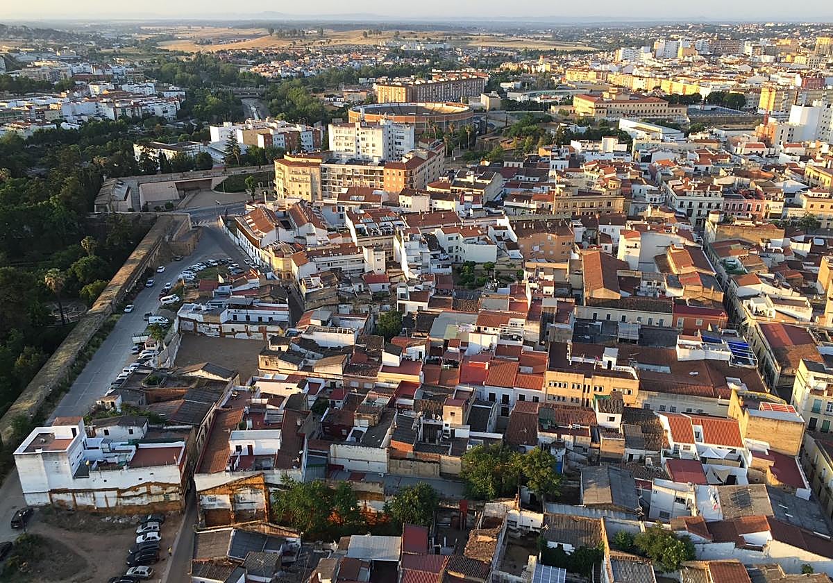El detenido por los atracos en Badajoz se refugió en una casa okupa y huyó por las ruinas