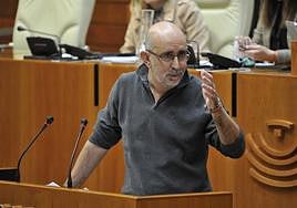 José Antonio González, diputado de Unidas por Extremadura, ha defendido la enmienda de totalidad.