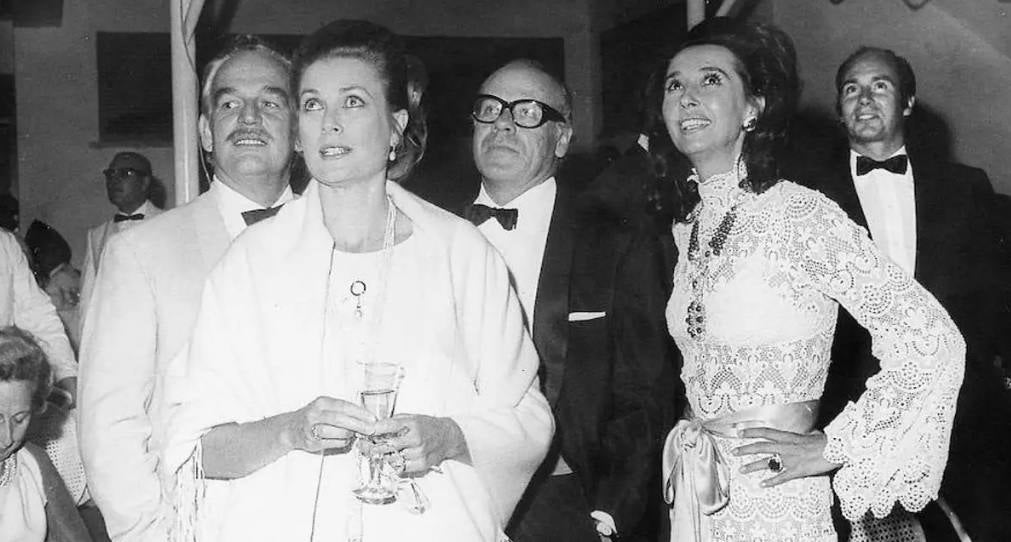 1970. Con Rainiero, Grace Kelly y el príncipe Karim Aga Khan IV en la inauguración de Puerto Banús (Málaga).