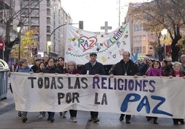 Cabeza de la marcha, que se inició junto a la estatua de Gabriel y Galán.