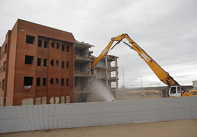 Antes del derribo se produjo una etapa previa de limpieza y desescombro.