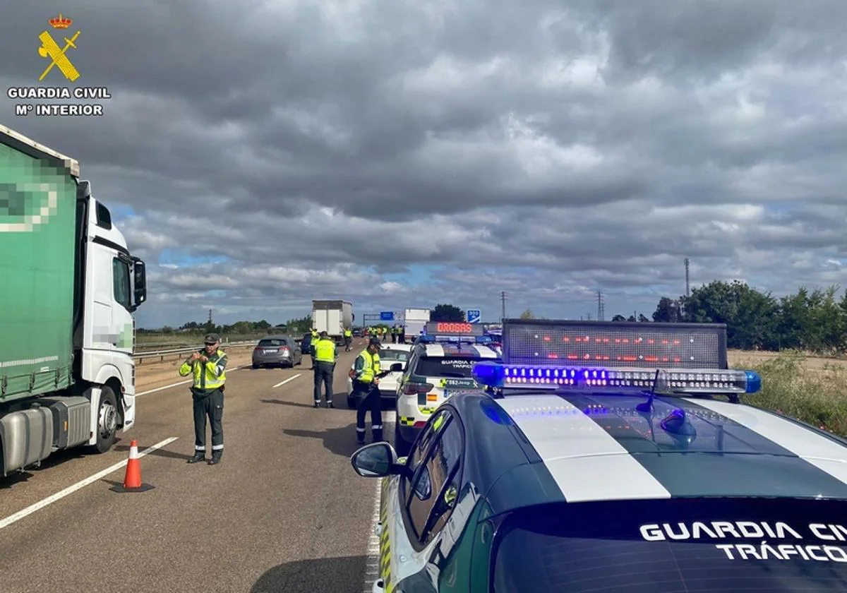 Huye de un control de la Guardia Civil en Guareña y al ser detenido da positivo en drogas