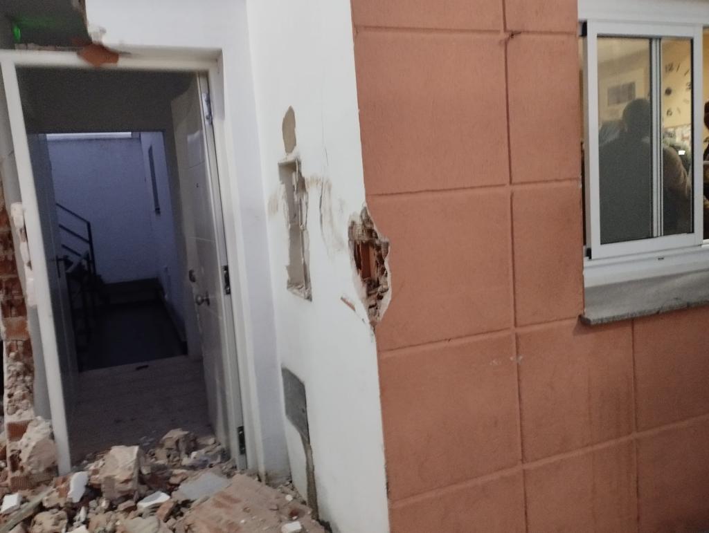 Estos son los destrozos causados por los ladrones al robar un cajero en Aljucén