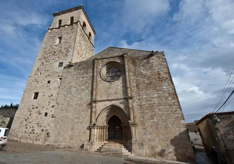 El héroe está enterrado en Santa María La Mayor de Trujillo.